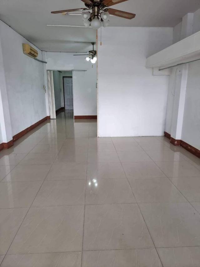 ขายอาคารพาณิชย์ 2 ชั้น บ่อวิน ชลบุรี ทำเลค้าขาย ติดถนนหลัก เดินทางสะดวก ใกล้ตลาดและนิคมฯ 3