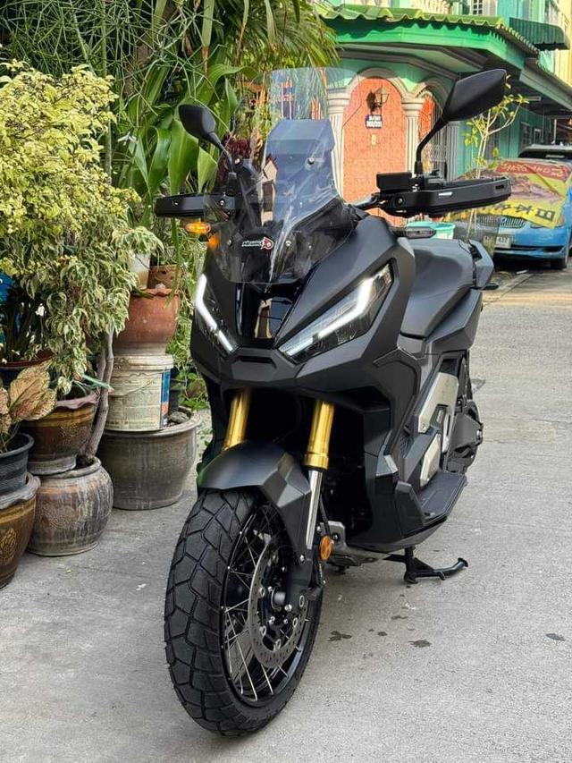 X-adv  745cc สีดำดุดัน  3