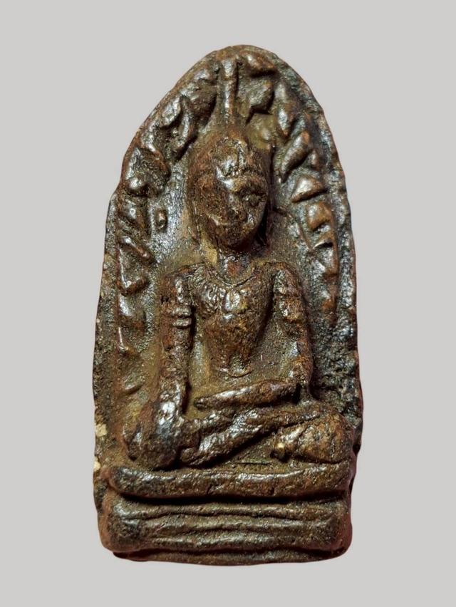 พระรอด เปิดให้บูชาจ้า