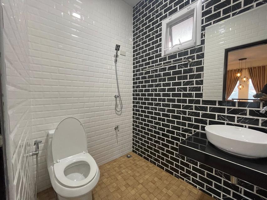 🏡🎊 บ้านเดี่ยว 2 ชั้น เฟอร์ฯ ครบ! ทำเลใจกลางเศรษฐกิจ พร้อมระบบความปลอดภัยระดับพรีเมียม 4