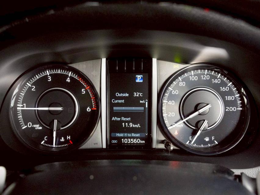 Toyota Fortuner 2.4 Legender 4WD ปี 2021 10