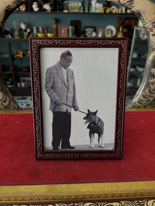 ภาพในหลวงรัชกาลที่ 9 พร้อมกรอบ 4