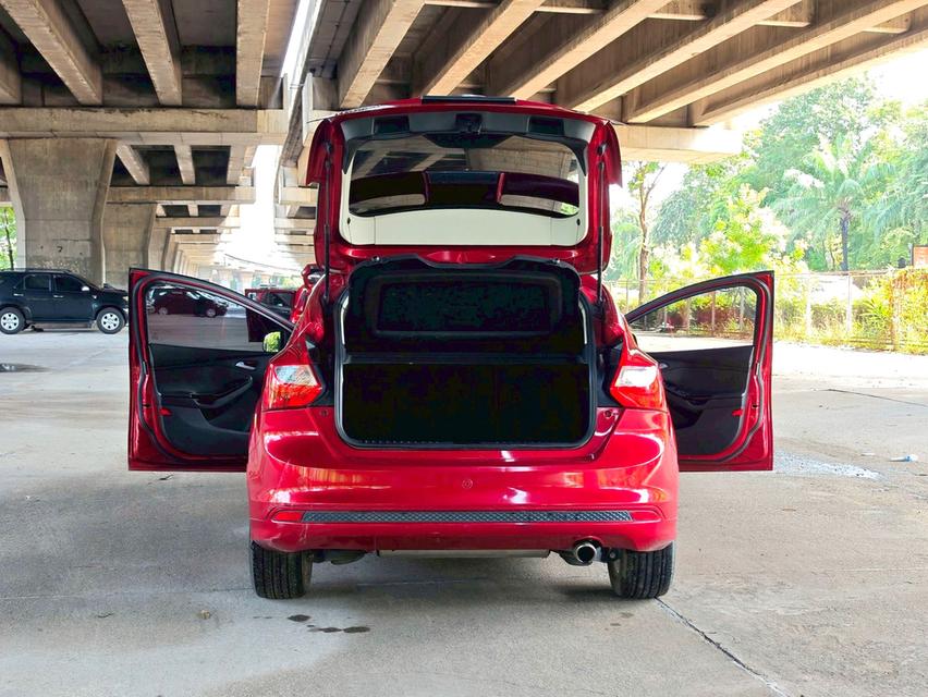 ขายรถ Ford Focus 2.0 Hatchback ปี 2013 สีแดง เกียร์ออโต้ 16