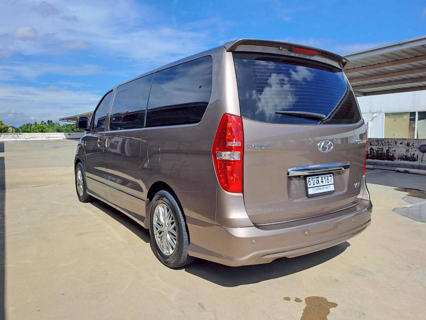 ปี 2017 HYUNDAI GRAND STAREX, 2.5 VIP (สีน้ำตาล) มือเดียวออกห้าง ประวัติดีมากรถเข้าศูนย์ตลอด 7
