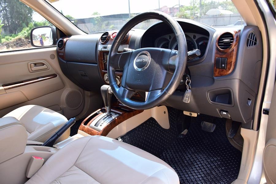 ขายรถครอบครัว ISUZU MU7 primo ตัวท็อป ปี2008 พร้อมใช้งานเกียร์ออโต้ 3.0VGS TURBO เบาะหนังแท้ 3ตอนแอร์หลังคา จอทัสกรีน จอกลางเครื่องนิ่มๆ โทร0957401229 รูปที่ 9