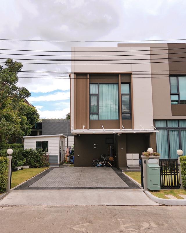 ขายด่วน บ้านกลางเมือง ดิ อิดิชั่น ปิ่นเกล้า-บรมฯ 2  บ้านแฝดหลังมุม วิวสวน พื้นที่กว้าง