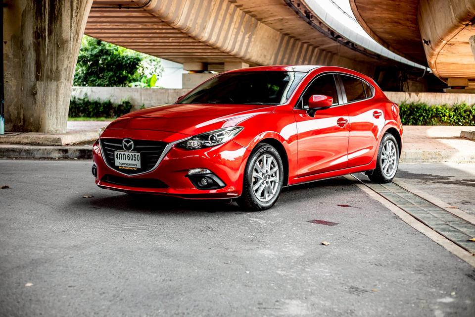 Mazda 3 Skyactiv 2.0C Hatchback ปี 2015 สีแดง 2