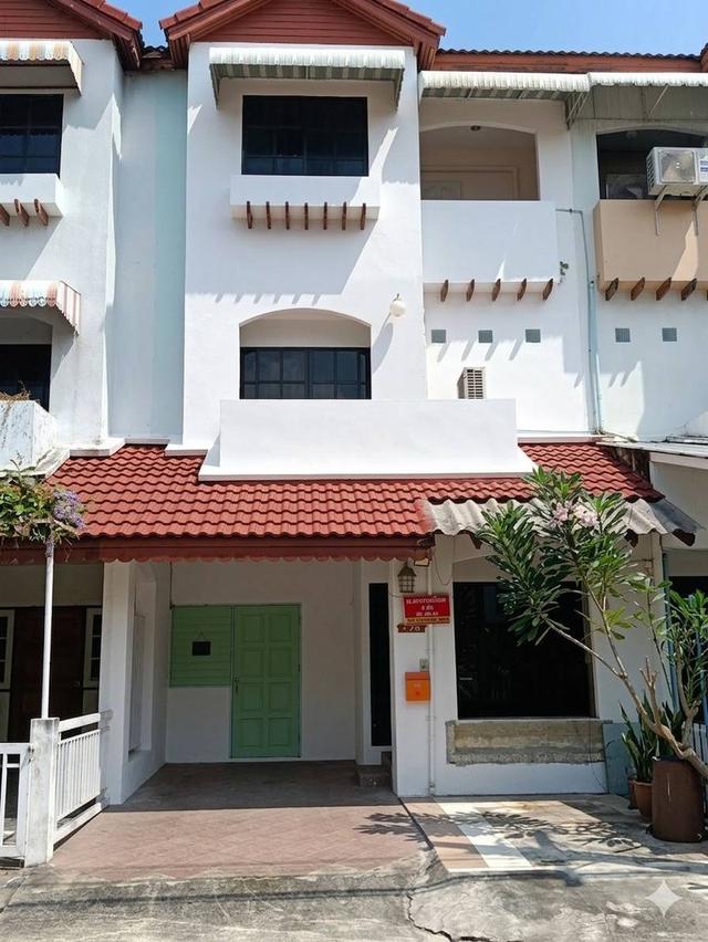 Used house for sale near Future Park Rangsit, BTS Yaek Kor Por Aor, 3 floors 1