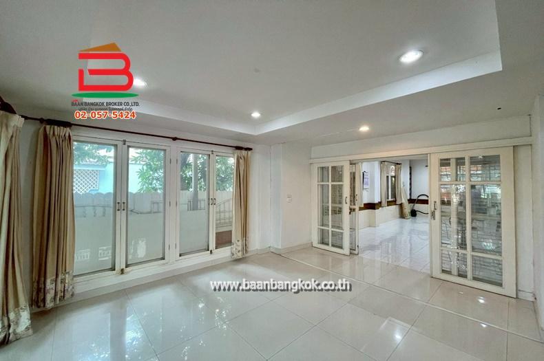 บ้านเดี่ยว หมู่บ้าน ลัลลี่วิลล์ (ซอยลำลูกกา 43) เนื้อที่ 61.1 ตรว. ถนนลำลูกกา ตำบลลาดสวาย อำเภอลำลูกกา จังหวัดปทุมธานี 4