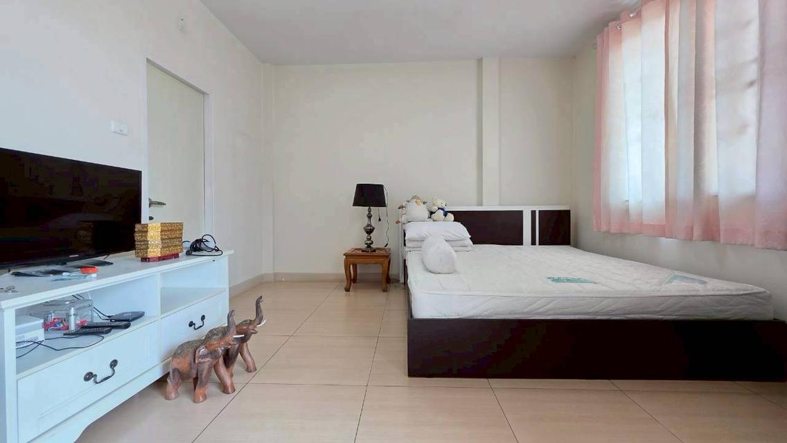 ขายด่วน! ทาวน์เฮ้าส์ 2 ชั้น หมู่บ้านรื่นฤดี 5 หทัยราษฎร์-มีนบุรี ทำเลทองติดถนนเมน ค้าขายได้ 10