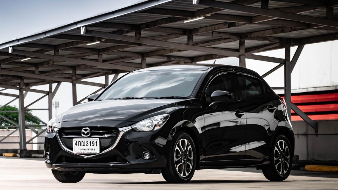 รูป Mazda 2 Skyactive 1.5 AT 5D Diesel ปี 2015 สีดำ 2