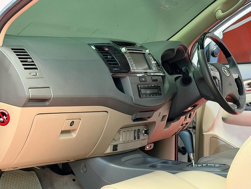 2014 TOYOTA FORTUNER 3.0V 5เกียร์ รถมือเดียวออกป้ายแดง รถวิ่งน้อย ประวัติศูนย์ครบ รถไม่เคยมีอุบัติเหตุครับ รูปที่ 11