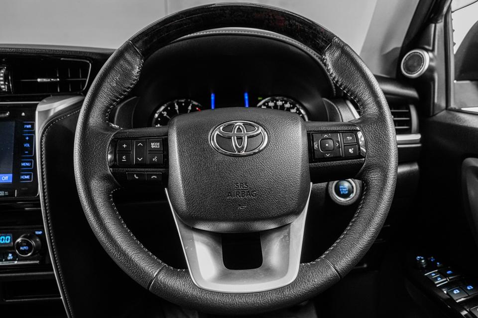2019 TOYOTA FORTUNER 2.4 V 2WD SUV สีดำ เลขไมล์ 120945 กม. 11