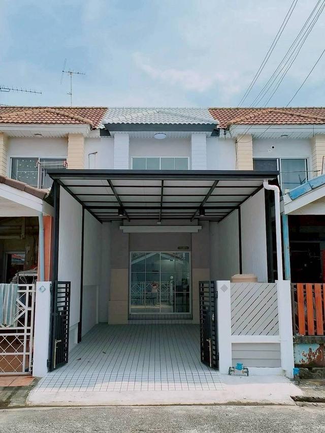 ทาวน์เฮาส์ 2 ชั้น หมู่บ้านพูนสินธานี 3 ซอยเคหะร่มเกล้า 64