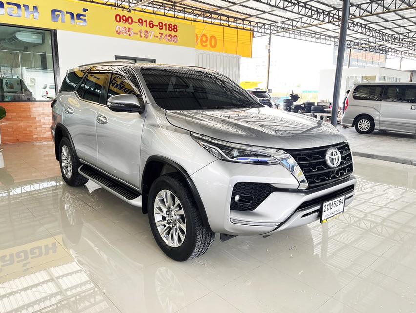  Toyota Fortuner 2.4 V (ปี 2022) SUV AT - 2WD รถสวย สภาพป้ายแดง รถครอบครัว 7 ที่นั่ง ออกรถใช้เงิน 0 บาท 3