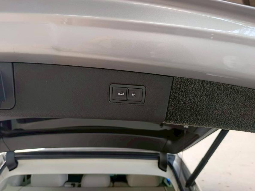รหัสรถ PEAT53 Bentley Bentayga Hybrid (demo) 15