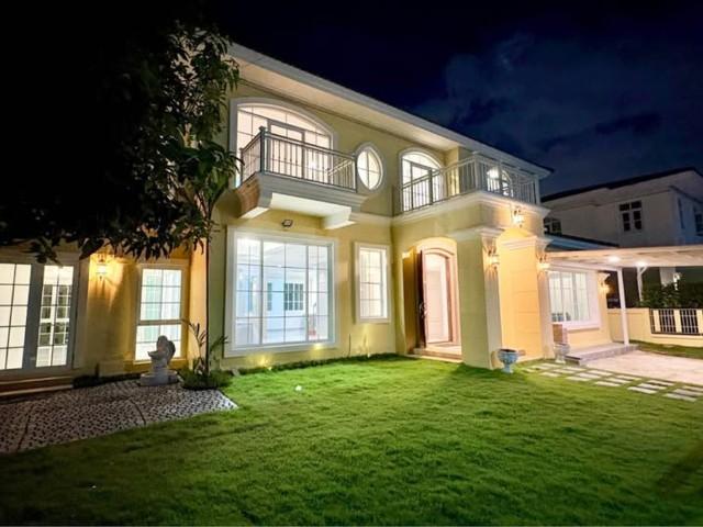 ให้เช่าบ้านเดี่ยวตกแต่งสวยหรู โกลเด้นนครา 100 ตร.ว 350 ตร.ม ถนนอ่อนนุช65 แอร์เฟอร์นิเจอร์ครบ มี3นอน4น้ำ 2 ห้องอเนกประสงค 1