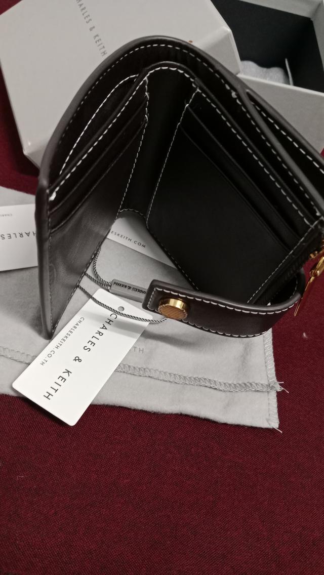 กระเป๋าสตางค์ CHARlES KEITH 8