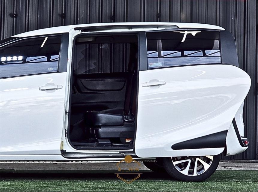 รถยนต์ toyota sienta 9