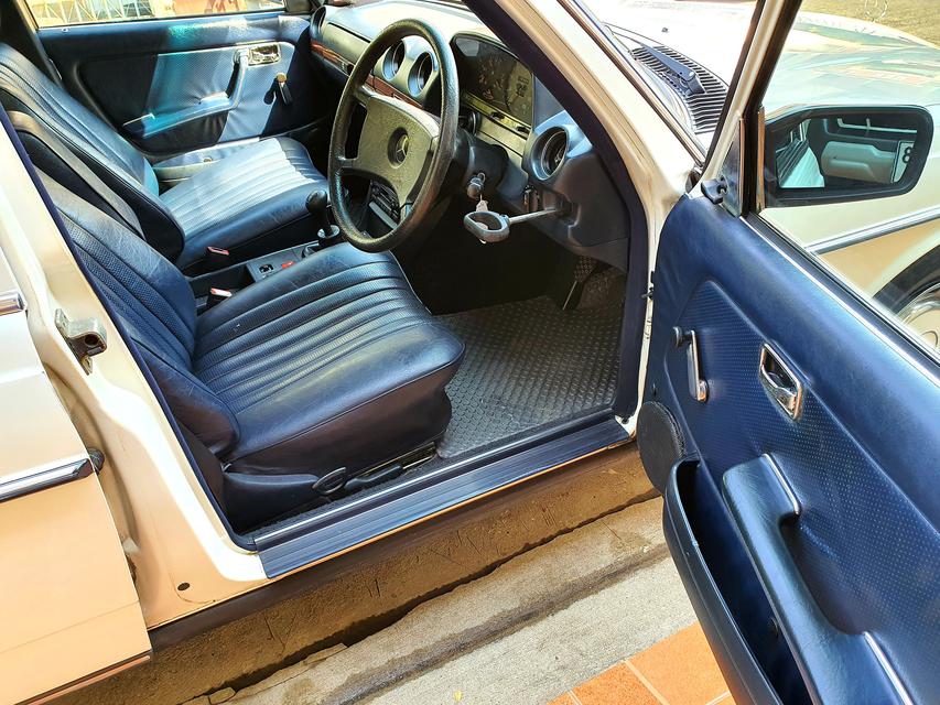 ขายแล้วครับ Mercedes-Benz W123 230E