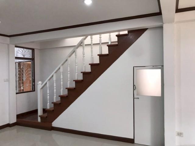 ห้เช่าบ้านเดี่ยวถ.รัชดา18ที่ดิน50ตร.วมี4นอน2น้ำแอร์5เครื่องจอดรถ2คันใกล้รร.จันทร์หุ่นและMRTห้วยขวางเช่า35,000บาทถนนประชา 5