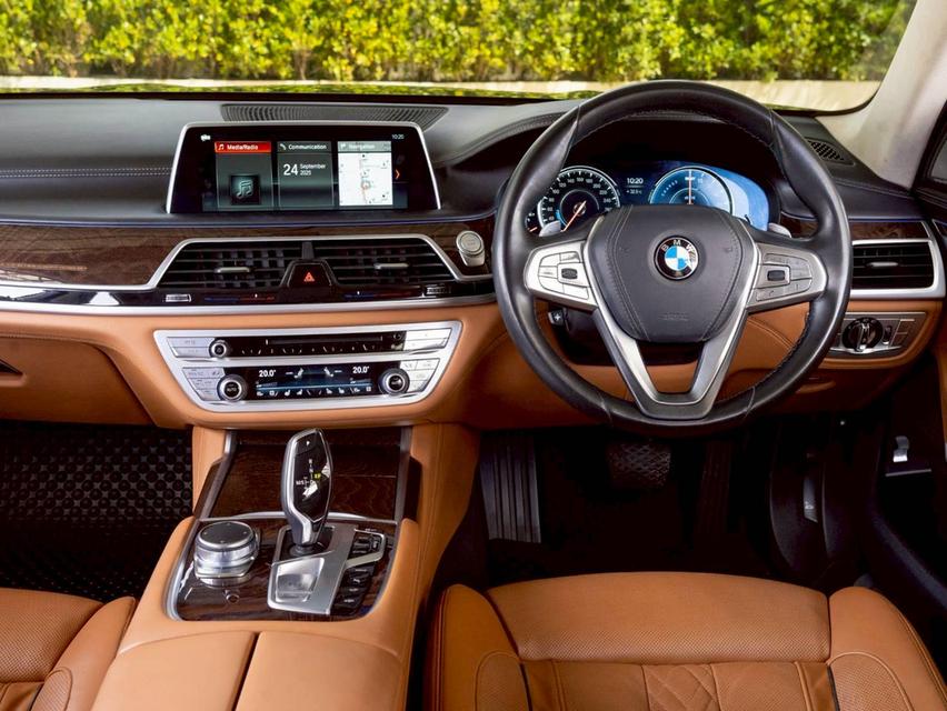 BMW 740LE xDrive Pure Excellence ปี จด 2018 10