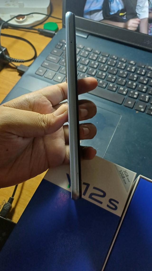 Vivo y12s พร้อมกล่อง