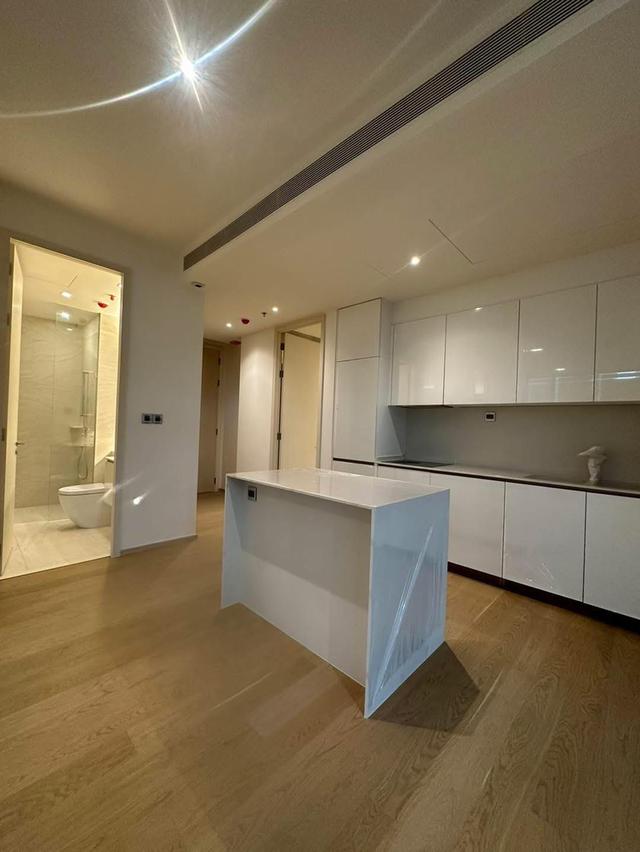 ”The Strand Thong Lor” is an ultra luxury condominium which located at the front of Soi Thong Lor just  1 minute walk to BTS Thong Lor Station . 3