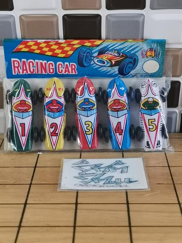 รถสังกะสีญี่ปุ่นในแพ็คเดิม