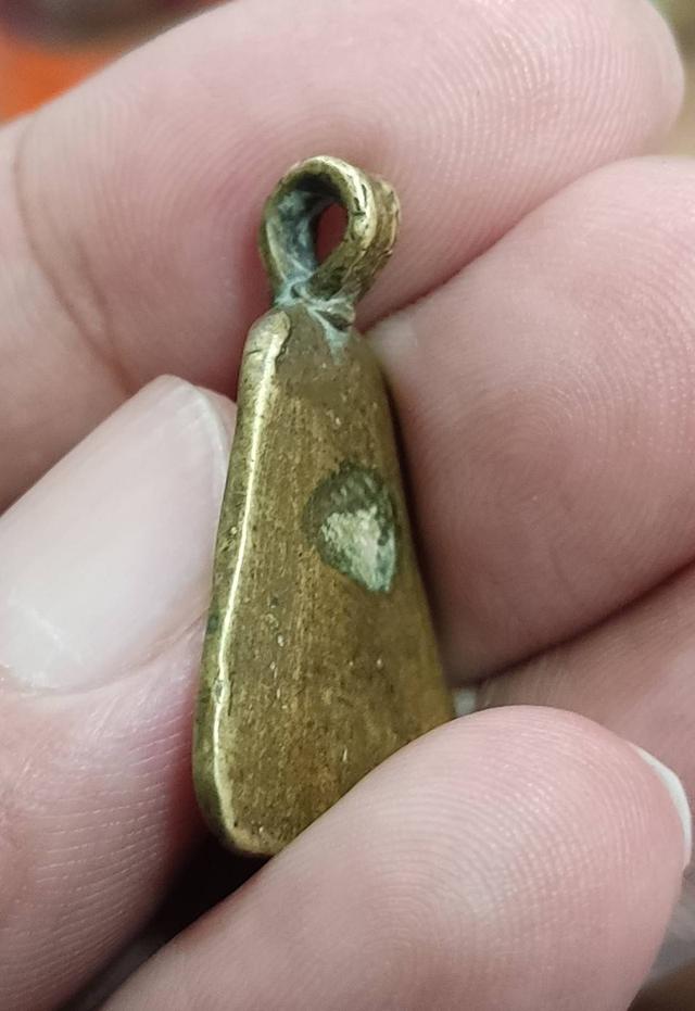 เหรียญหล่อหลวงพ่อเงิน วัดบางคลาน พิมพ์จอบใหญ่ 3