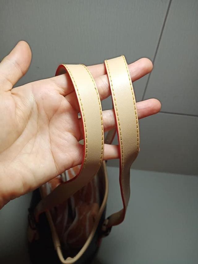 กระเป๋าสะพายทรงถังมือสองสภาพดี รูปที่ 15