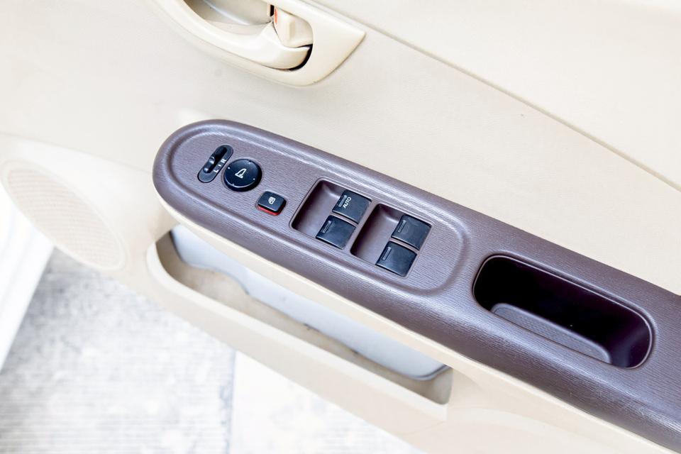 Honda Brio 1.2V ท๊อปสุด ปี 2012 เกียร์ออโต้ สีขาว กระจกไฟฟ้า 19