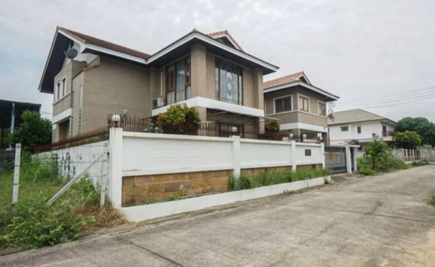 บ้านเดี่ยว 2 ชั้น ติดถนนพุทธมณฑล สาย 1 หมู่บ้านมหาดไทย 1 ขนาด 101 ตรว 4 นอน 5 น้ำ 2