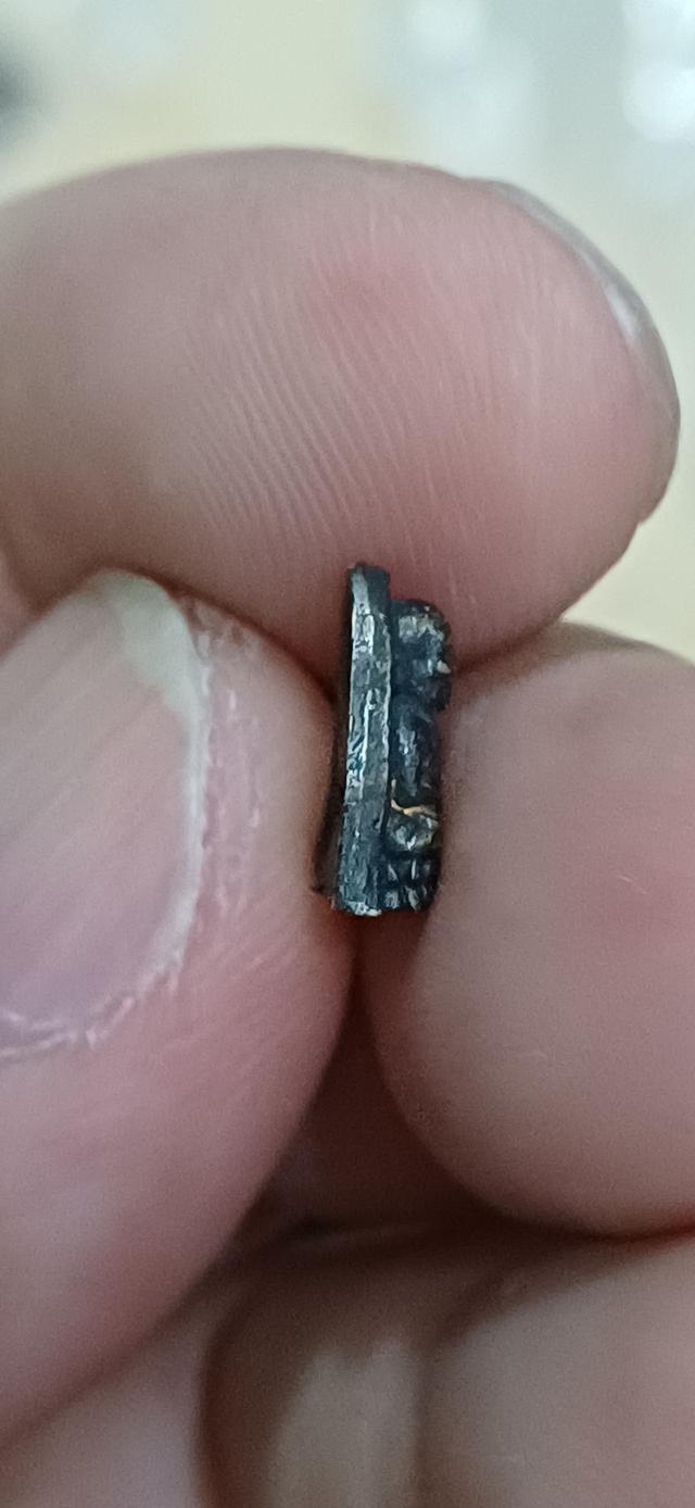 หลวงปู่ทวด พิมพ์เตารีดจิ๋ว รุ่นกำนันชูชาติ วัดช้างให้ ซึ่งด้านหลังองค์พระมีโค้ด "ก.ชูชาติ" รูปที่ 8