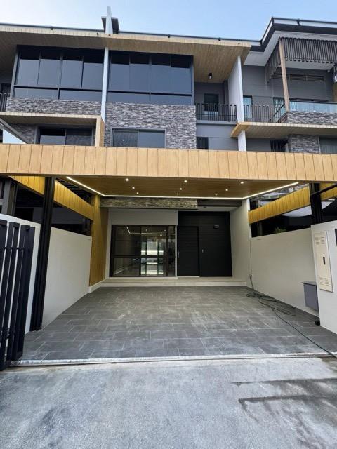 ให้เช่าทาวน์โฮมหรู 3ชั้น The Landmark เอกมัย รามอินทรา ถนนสุคนธสวัสดิ์ บ้านตกแต่งพร้อมอยู่เฟอร์นิเจอร์ครบ 1