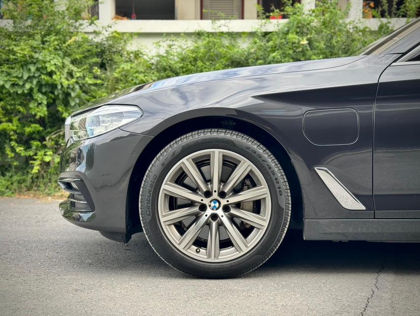 Bmw 530e Elite ปี 2020 วิ่ง 5x,xxx km  Bsi : 28/7/2026 (120,000 km)  Warranty: 28/7/2025 (200,000 km)  17