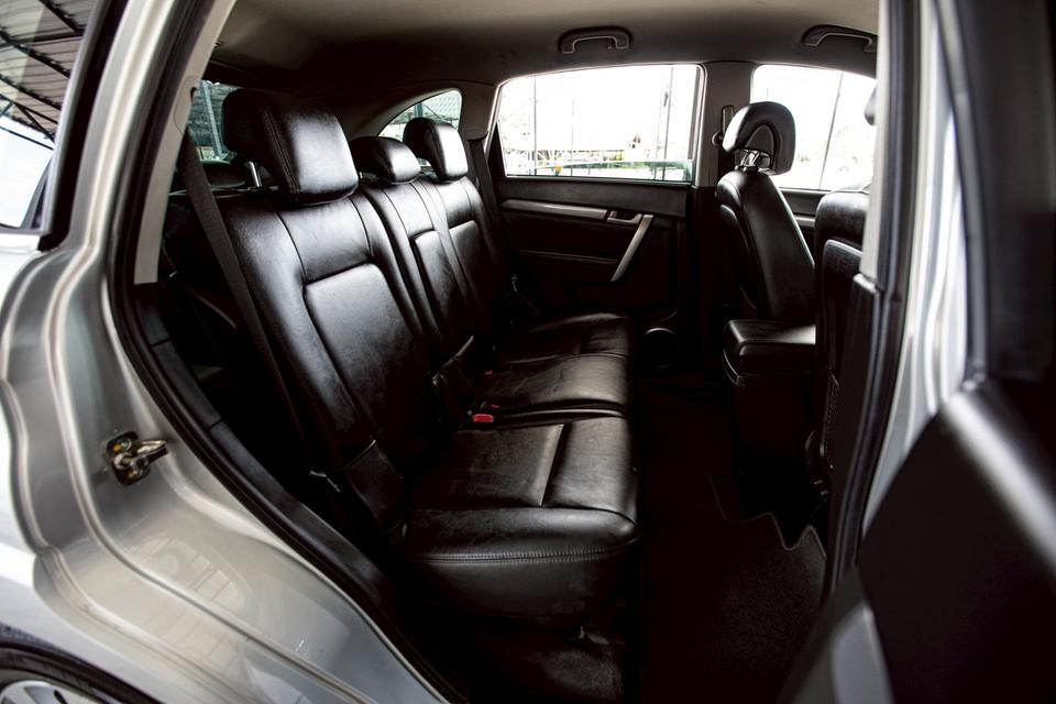 CHEVROLET Captiva 2.4 LT ปี 2012 เกียร์ออโต้ สีเทา Suv 7 ที่นั่ง 13