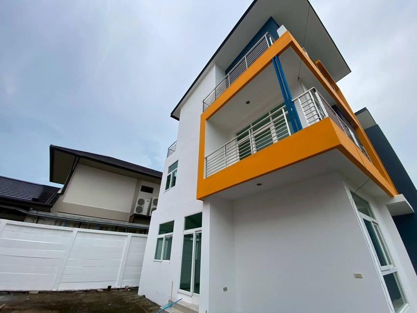 แรร์ไอเทม! บ้านเดี่ยว 3 ชั้น หมู่บ้านหลังสวน สาย 4 ดีไซน์หรู สไตล์โมเดิร์น 7