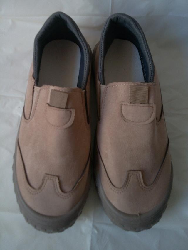 รองเท้าหนังสีน้ำตาลกาแฟ