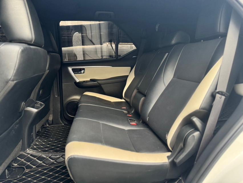 TOYOTA FORTUNER Wagon 4dr Legender 7st Auto 6spRWD 2.8DCT 4WD Y2021 สีขาว ออโต้  20