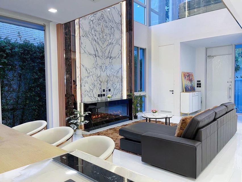 Luxury 3-Story House with Private Elevator at Vive Ekamai–RamintraModern design, fully furnished, dog-friendly, and easy access to the expressway. 3