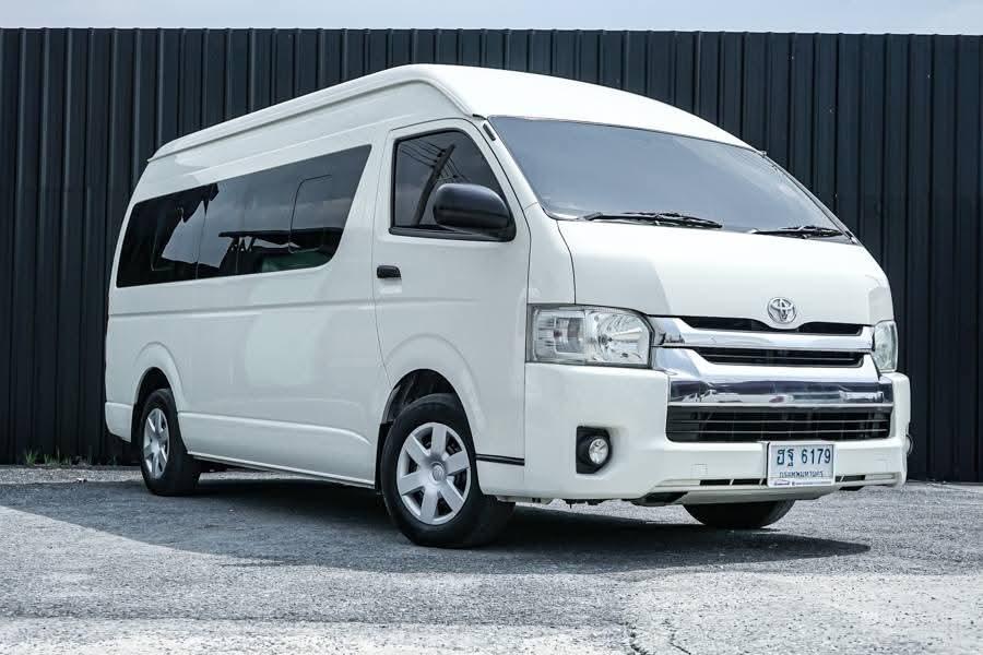 Toyota Commuter สีขาวสภาพดี 2