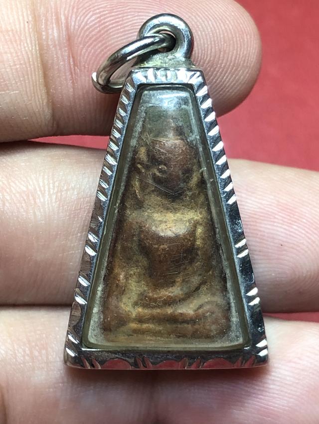 พระผงสุพรรณ เนื้อดิน