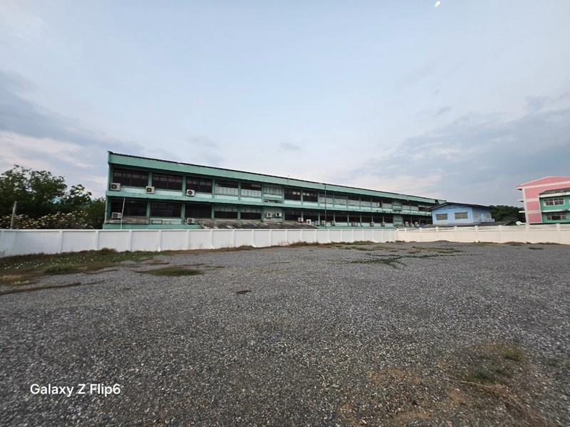 ขายที่ดินสวยมาก ใจกลางเมือง เนื้อที่ 3 งาน 57 ตรว. พร้อมรั้วคอนกรีต มีน้ำไฟพร้อมปลูกบ้าน 9