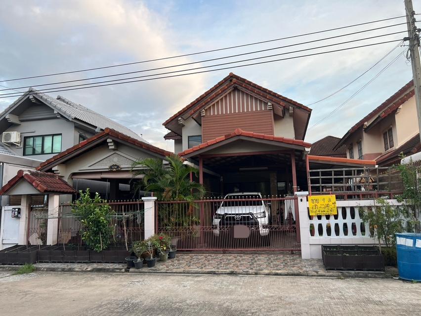 บ้านเดี่ยวสองชั้น ซอยนวลจันทร์ให้เช่า 25000 บาท/ด
