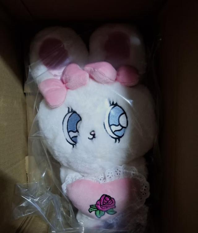 ตุ๊กตากระต่าย Esther Bunny ถือหัวใจ มือ 2