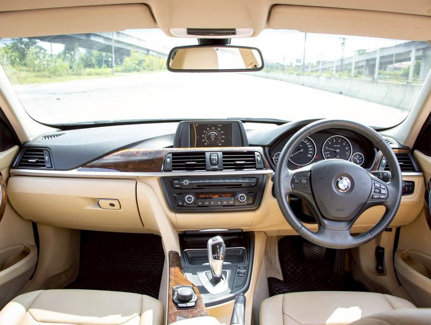 BMW 320i 2.0 F30 LUXURY 2014  6