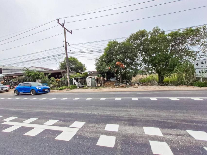 🔥 ขายถูก! บ้าน 3 หลังพร้อมที่ดินกว้างเกือบ 1 ไร่ ทำเลทอง อ.แม่จัน น้ำไม่ท่วม! 🏡 ​📣 รายละเอียดทรัพย์: ​เนื้อที่: 3 งาน 61 ตารางวา (พื้นที่กว้างขวาง 9