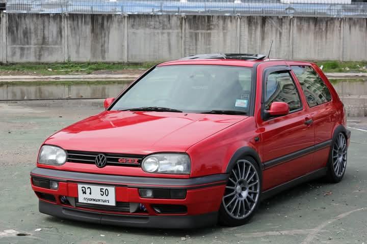 Volkswagen Golf สีแดง 2