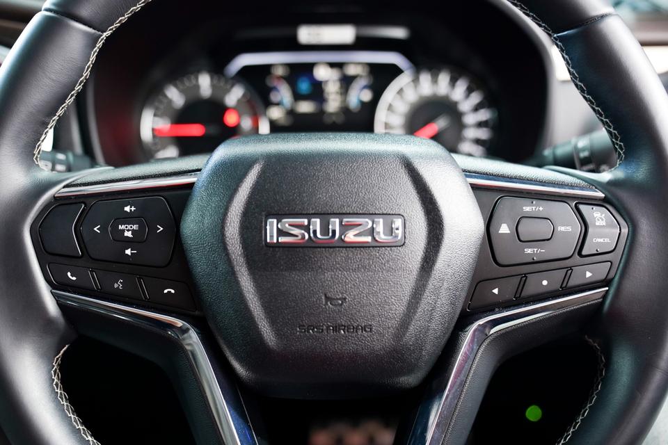 ISUZU MUX 3.0 ultimate AT  (ปี 2023) 14